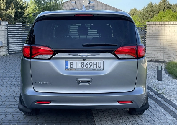 Chrysler Pacifica cena 85999 przebieg: 100000, rok produkcji 2017 z Częstochowa małe 379